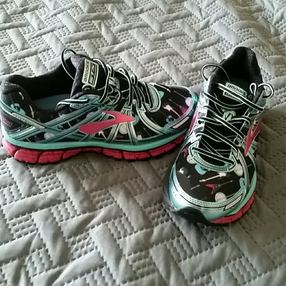 brooks Shoes - Brooks GTS 17 Rare Rock & Roll Marathon edition